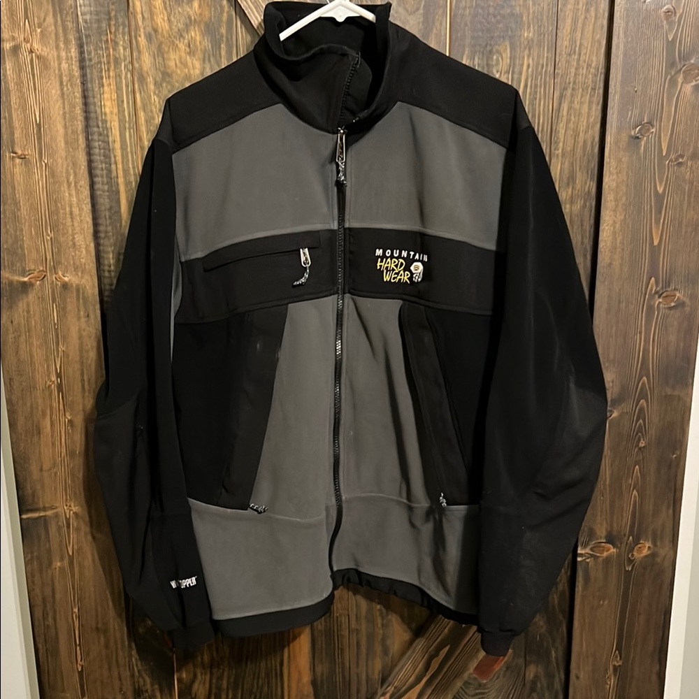 Mountain Hardwear Men's Black and Gray Jacket